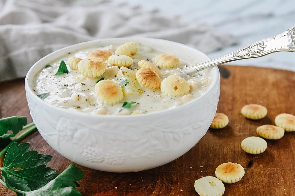 white bowl of clam chowder