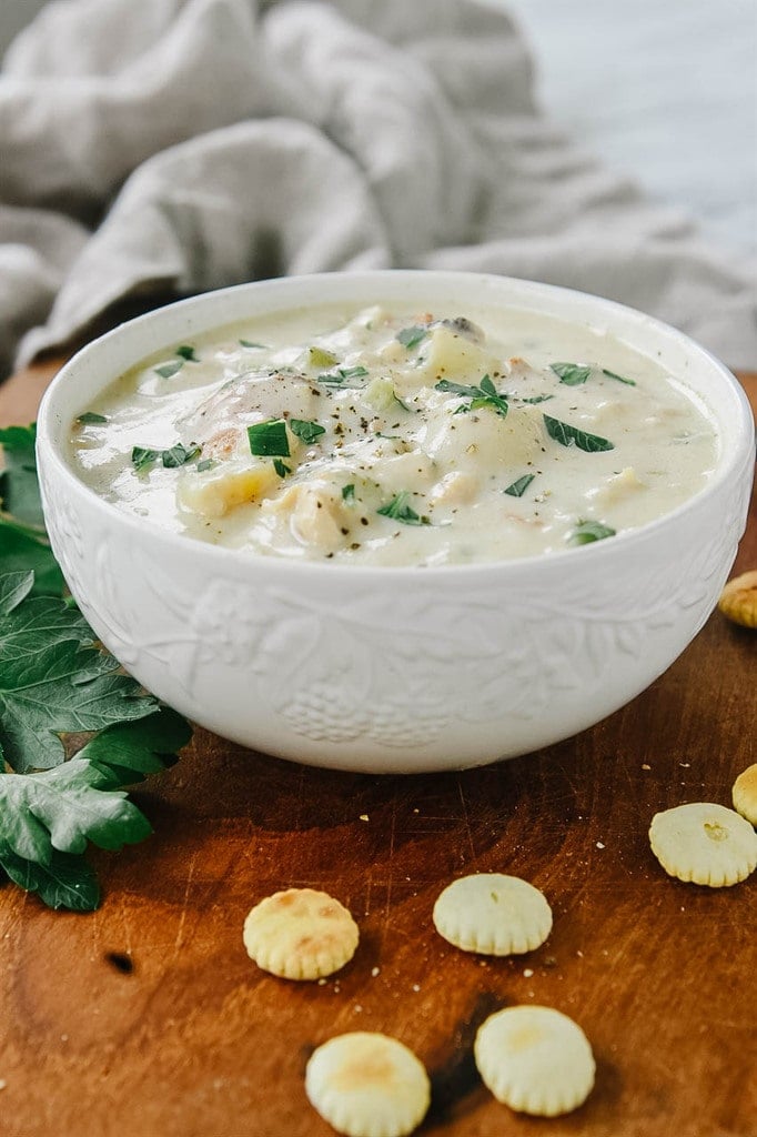 white bowl full of clam chowder