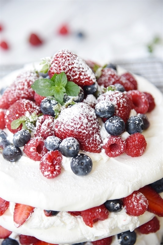 boccone dolce - pavlova dessert