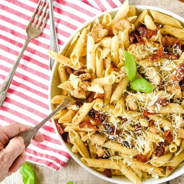 Pesto Pasta with sundried tomatoes