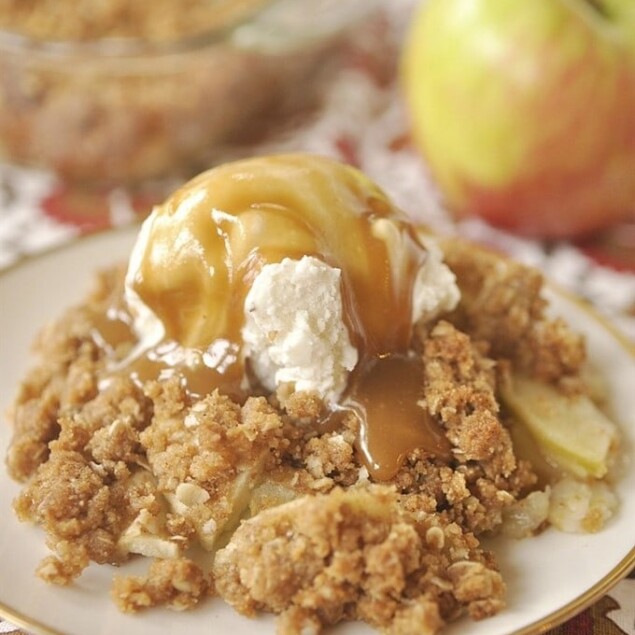 apple crisp on a plate