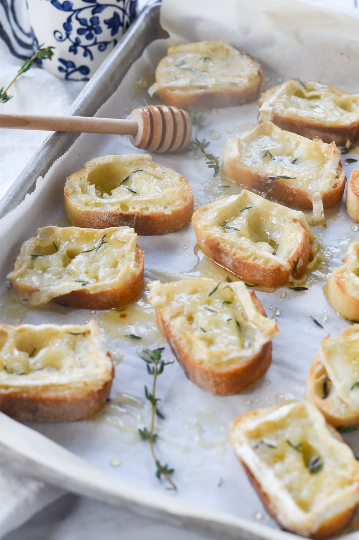 drizzling honey on brie crostini