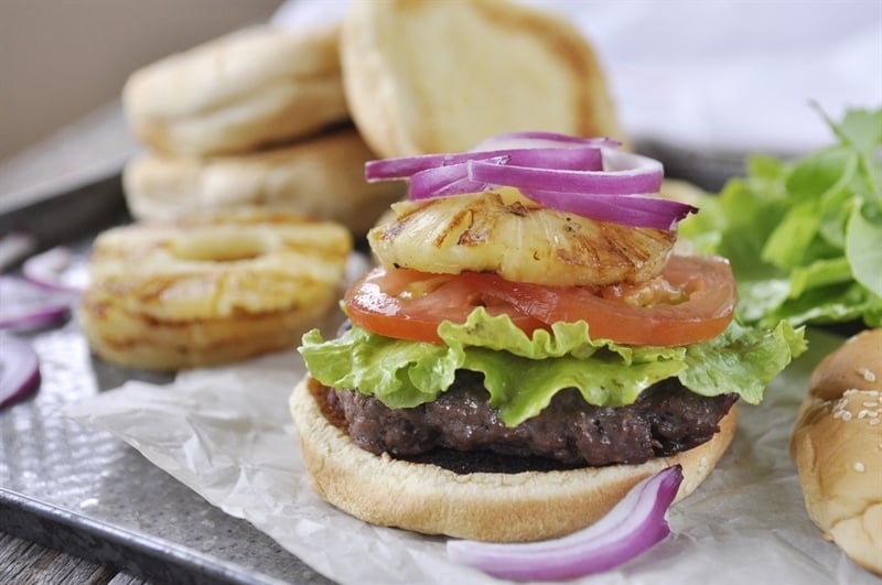 Teriyaki Hamburgers with pineapple and tomato
