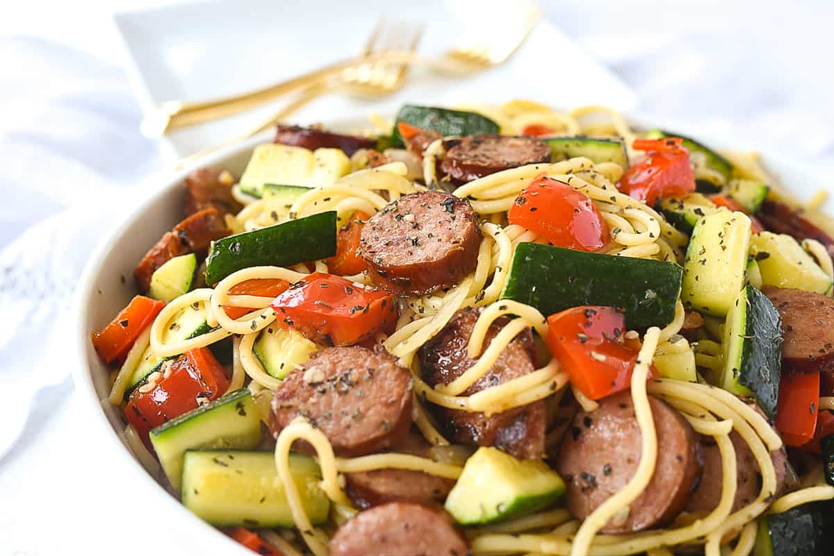 closeup of bowl of vegetable pasta