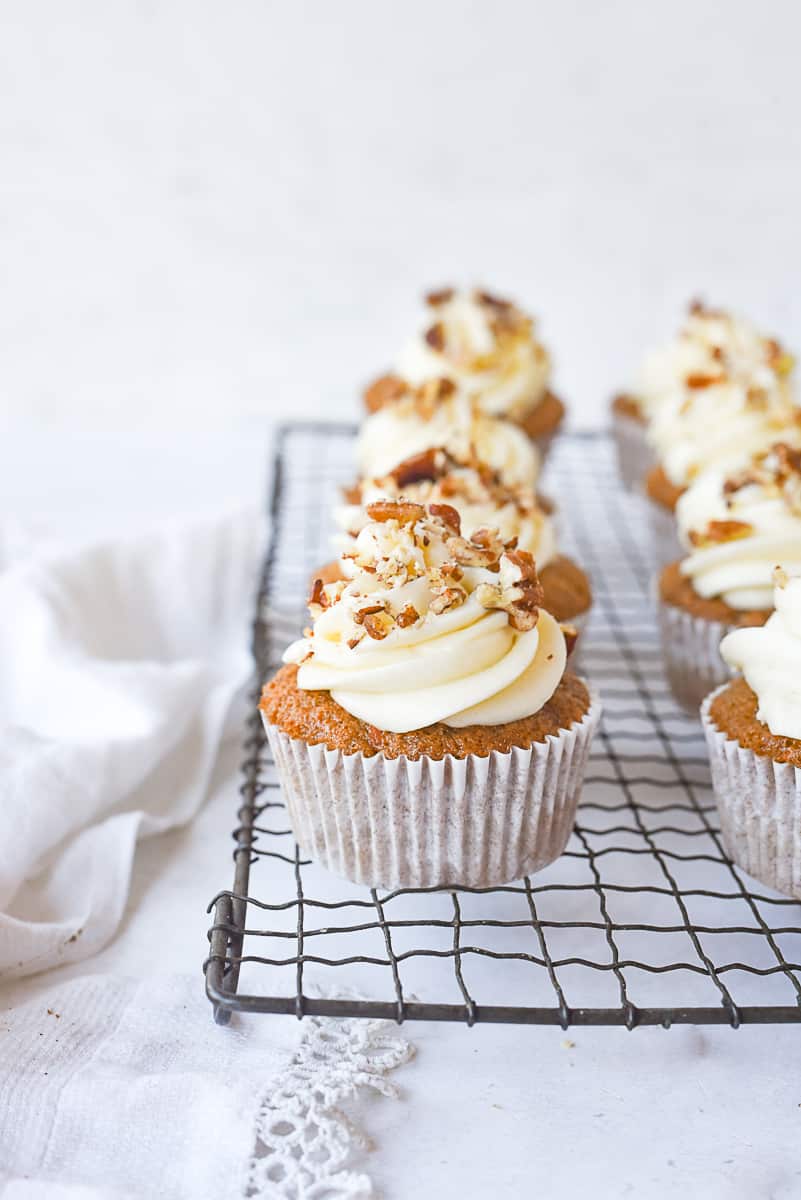 carrot cupcakes with cream cheese frosting