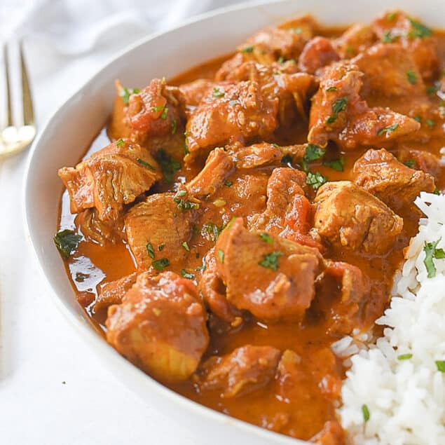 bowl of chicken tikka masala and rice