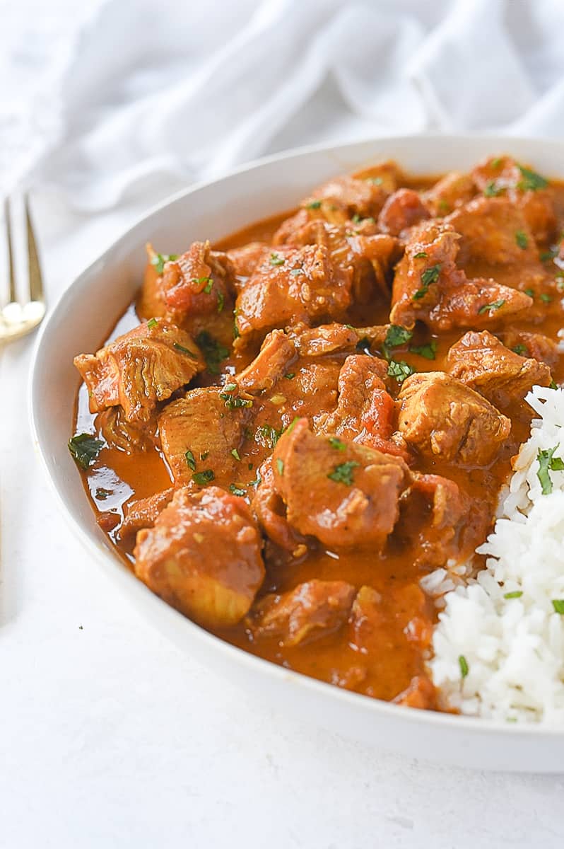 bowl of chicken tikka masala and rice