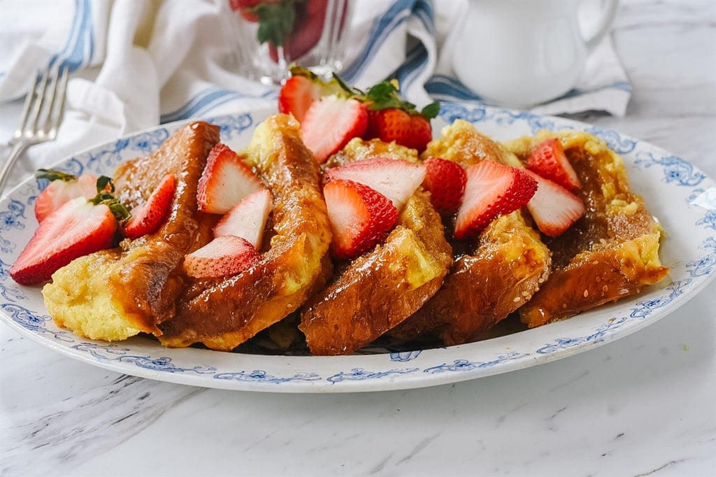 french toast with strawberries
