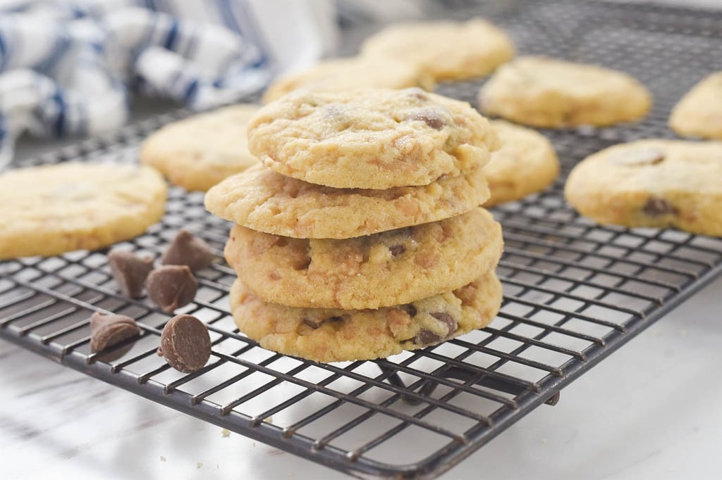 how to make toffee chocolate chip cookies