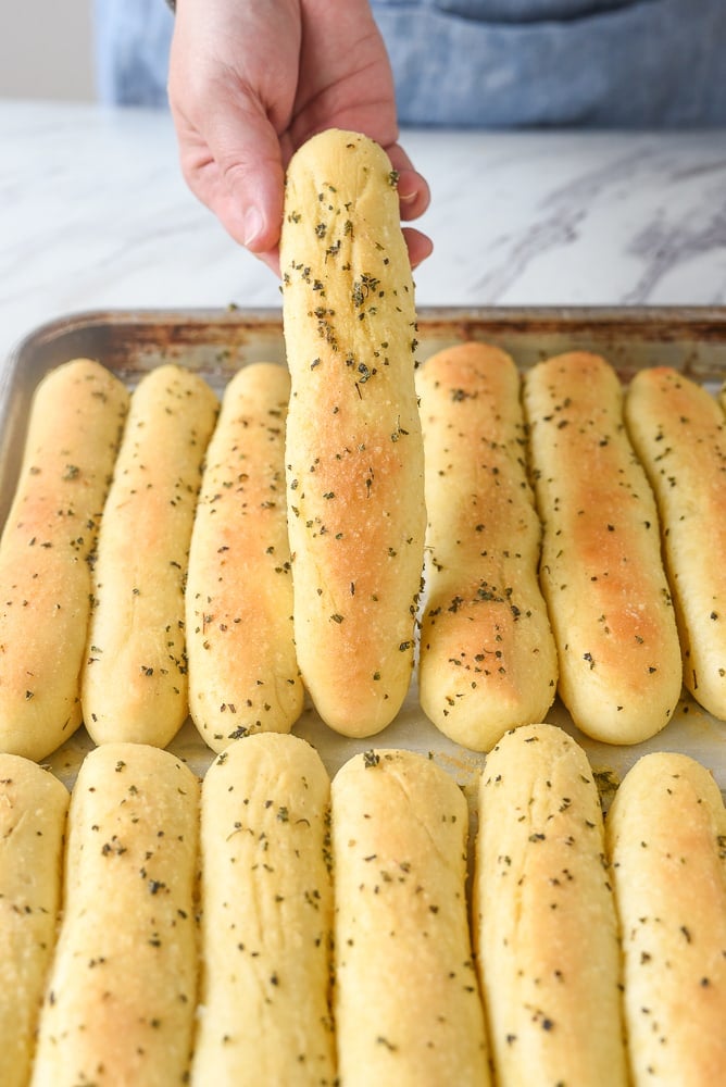 hand holding a olive garden breadstick