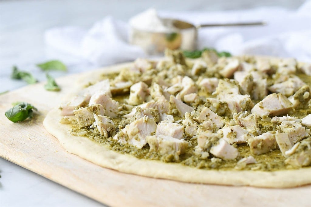 making chicken pesto pizza