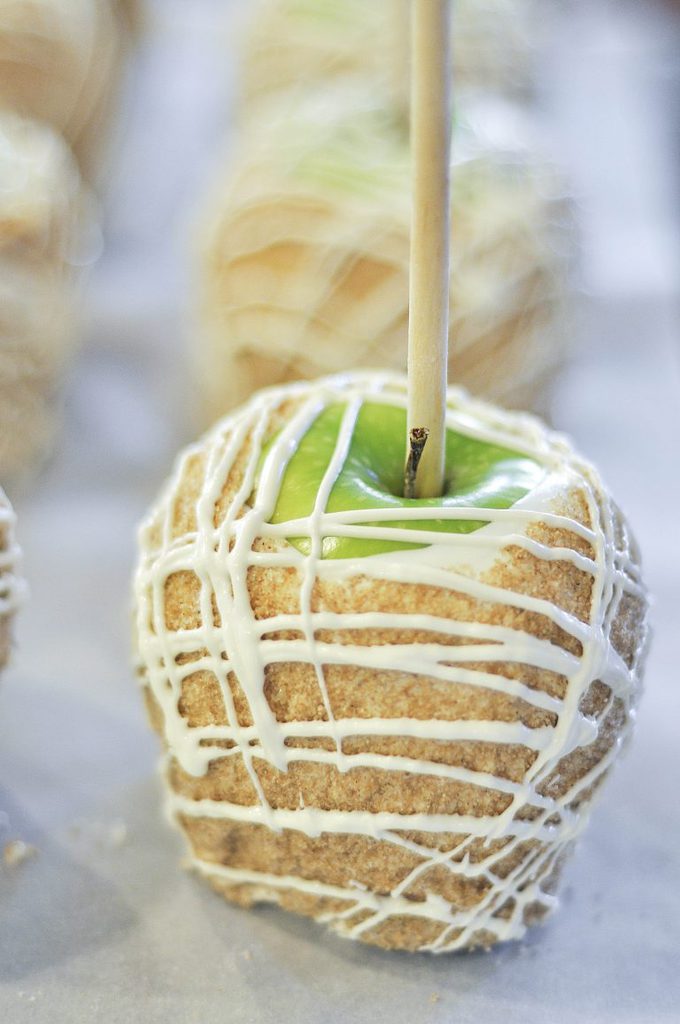 Apple Pie Caramel Apples Recipe from Your Homebased Mom