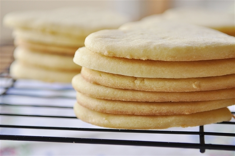 heart shaped valentine sugar cookies