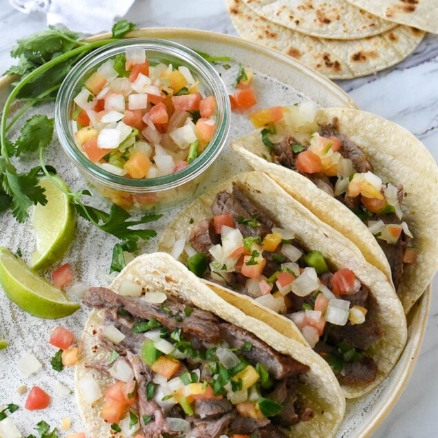 overhead shot of carne asada tacos