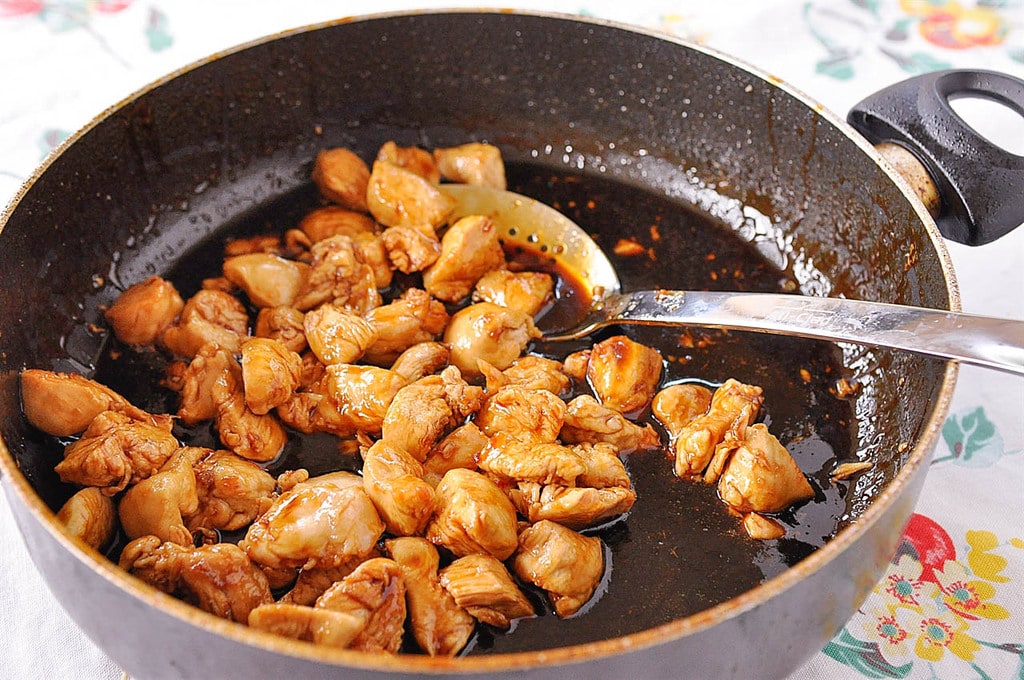 cooked chicken in sesame sauce