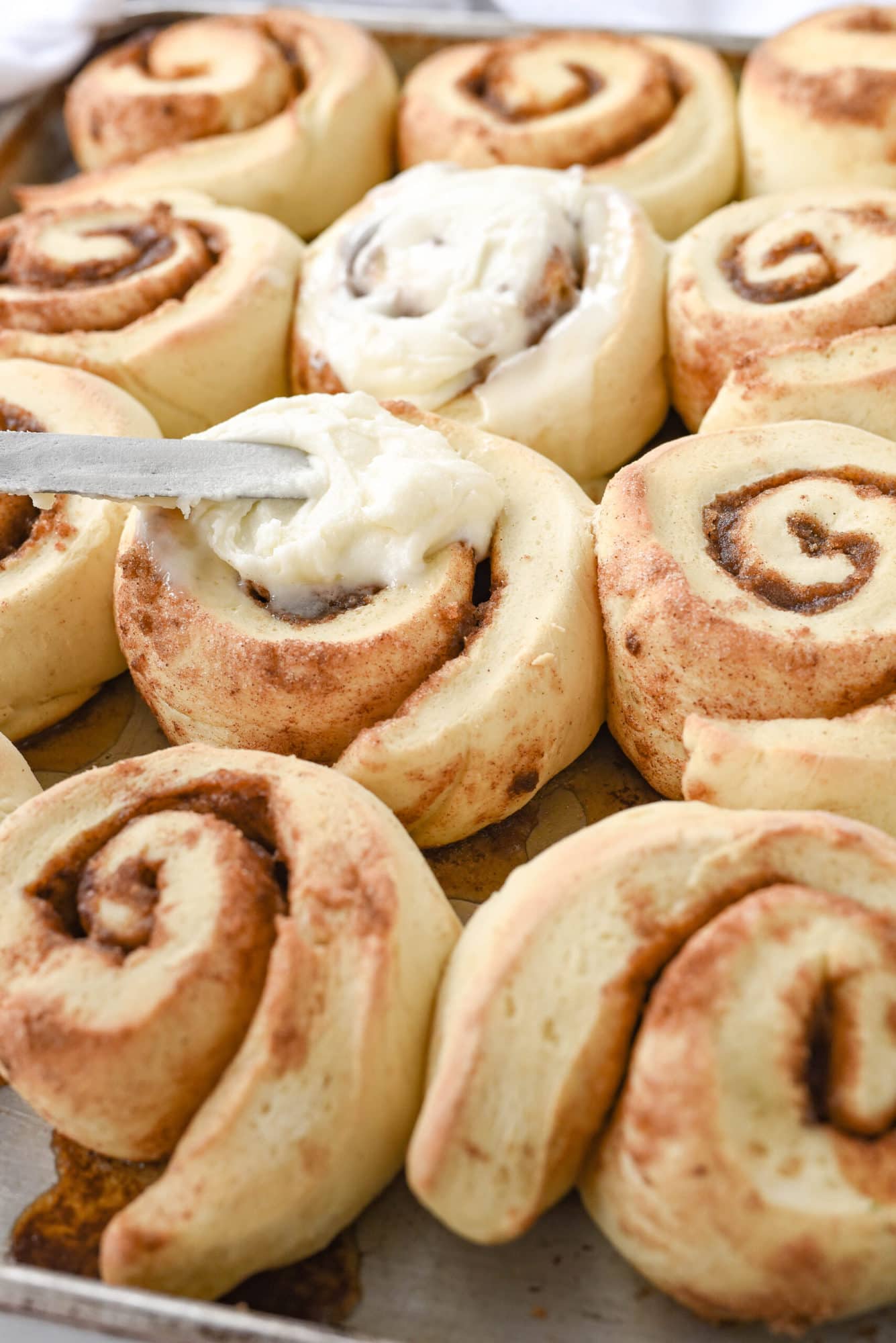 frosting cinnamon rolls