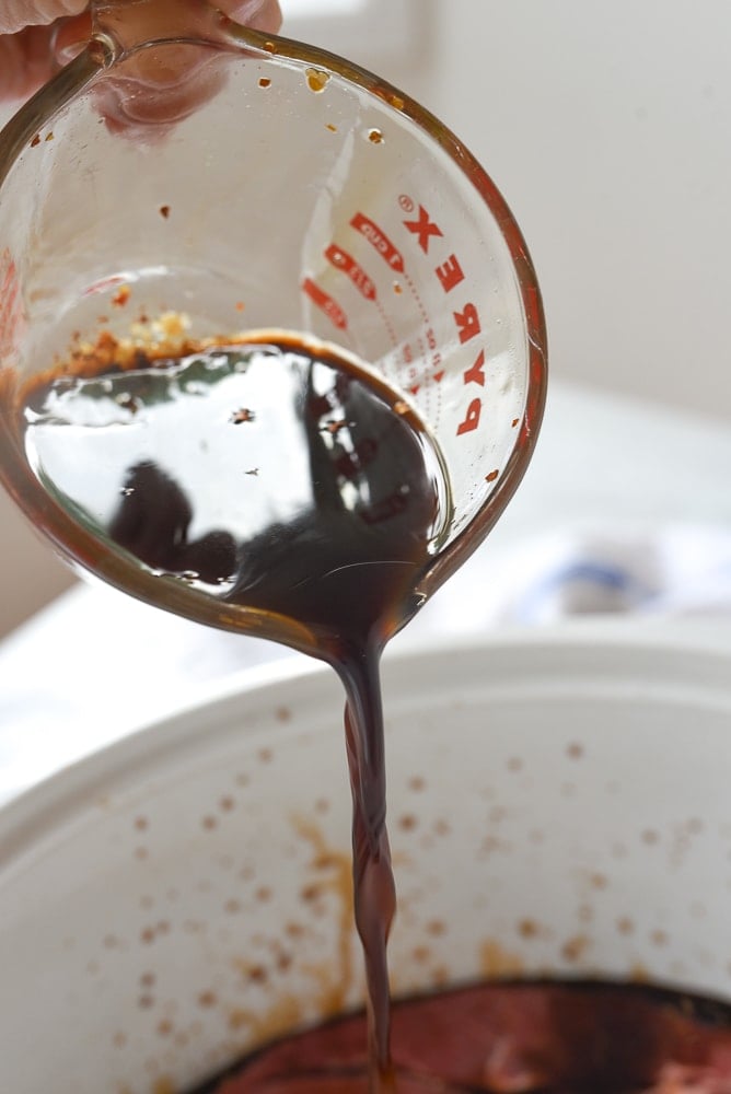 pouring marinade over balsamic beef