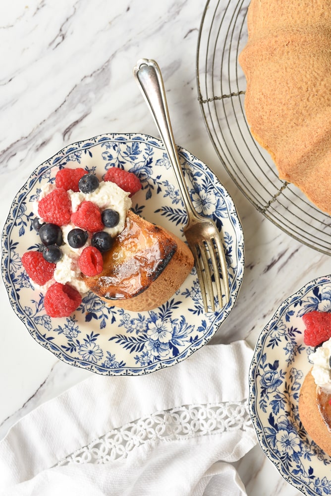 overhead shot of grilled pound cake