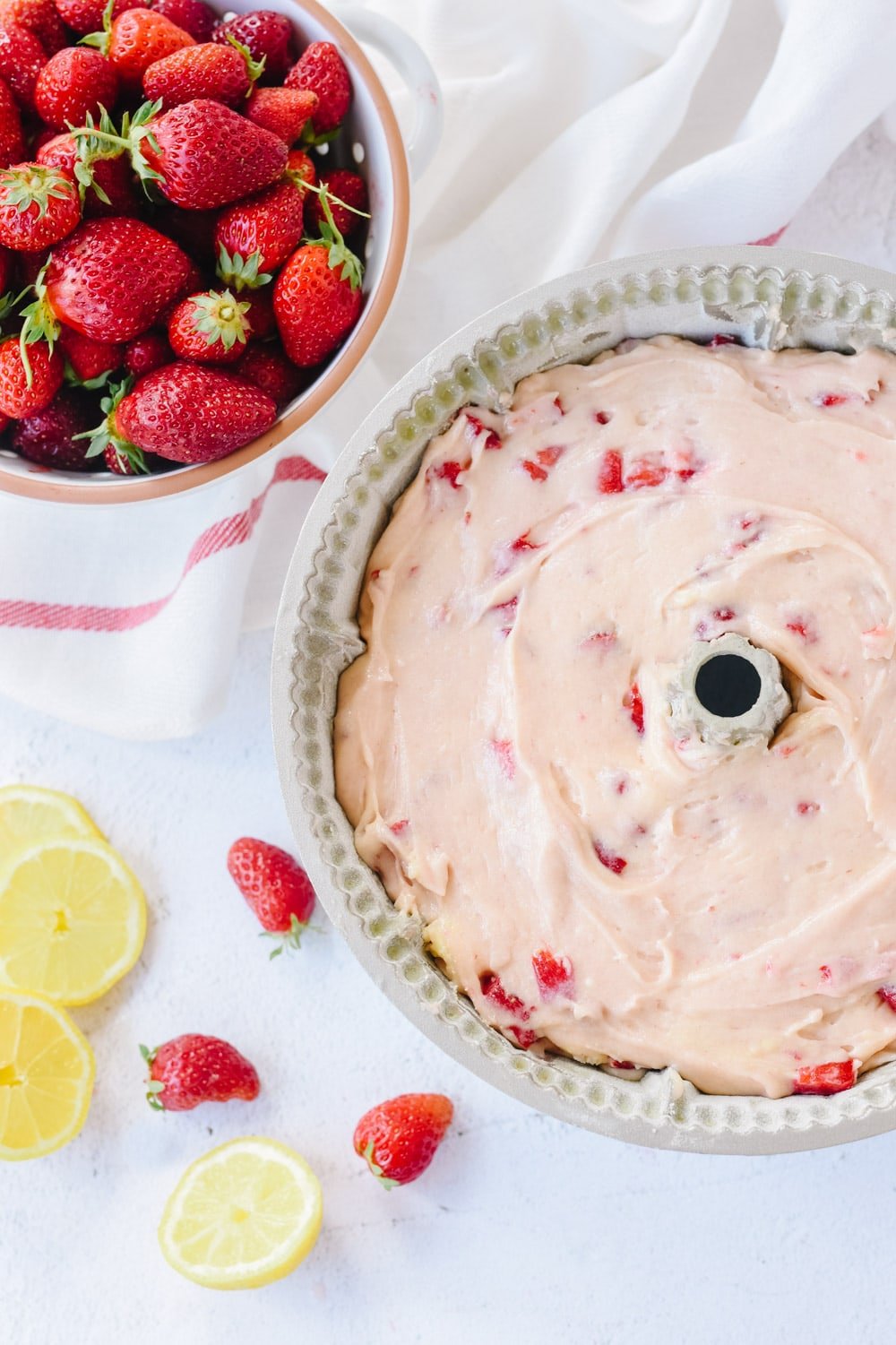 Strawberry sour cream cake recipe