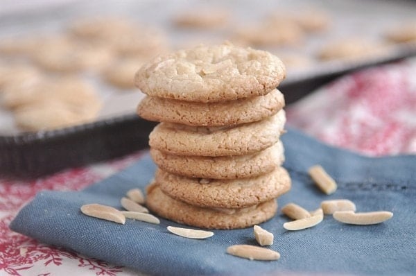 almond cookies and slivered almonds