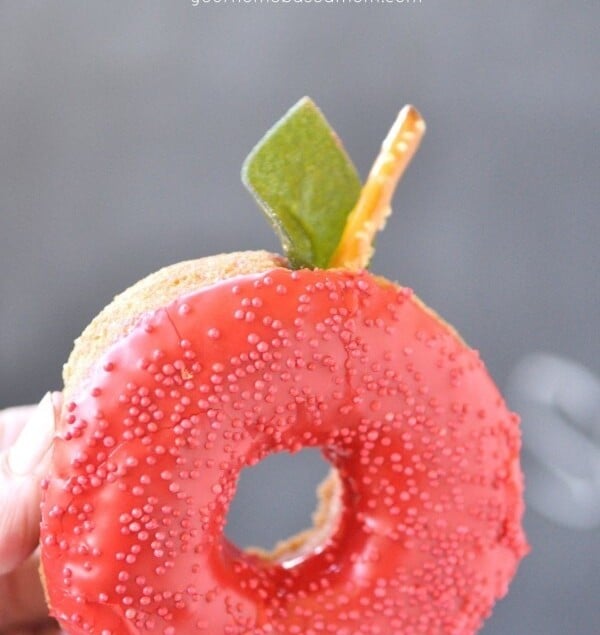 donut that looks like an apple