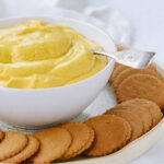 Pumpkin dip with gingersnaps