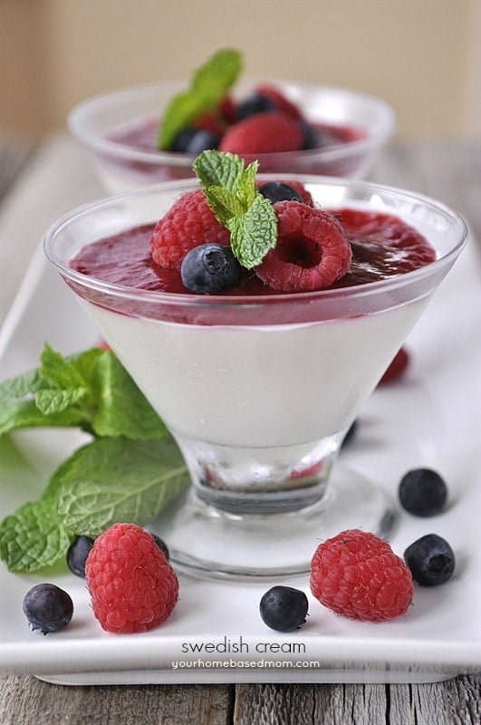 Swedish cream with Raspberry Sauce