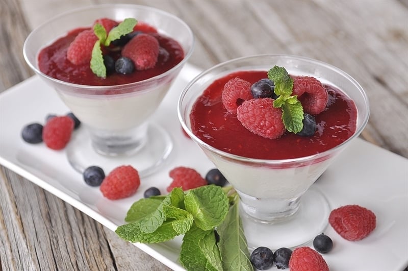 Swedish cream with Raspberry Sauce