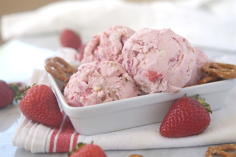 Pretzel Strawberry Ice Cream