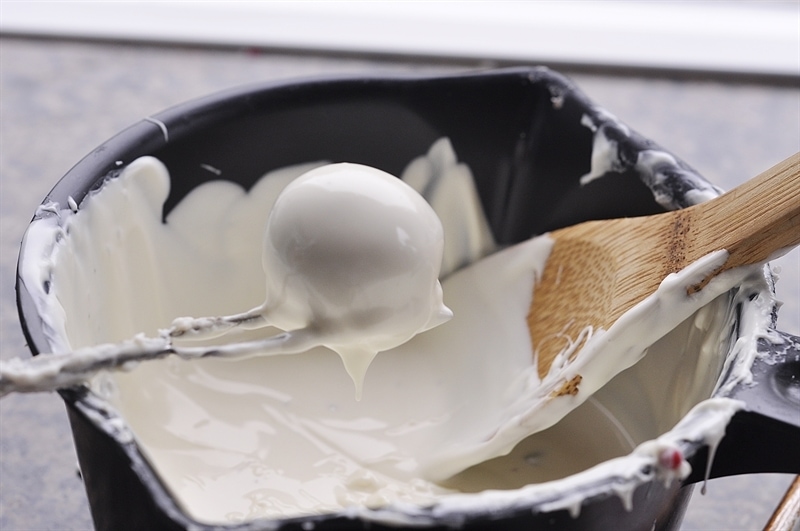 White Chocolate Oreo Cookie Balls