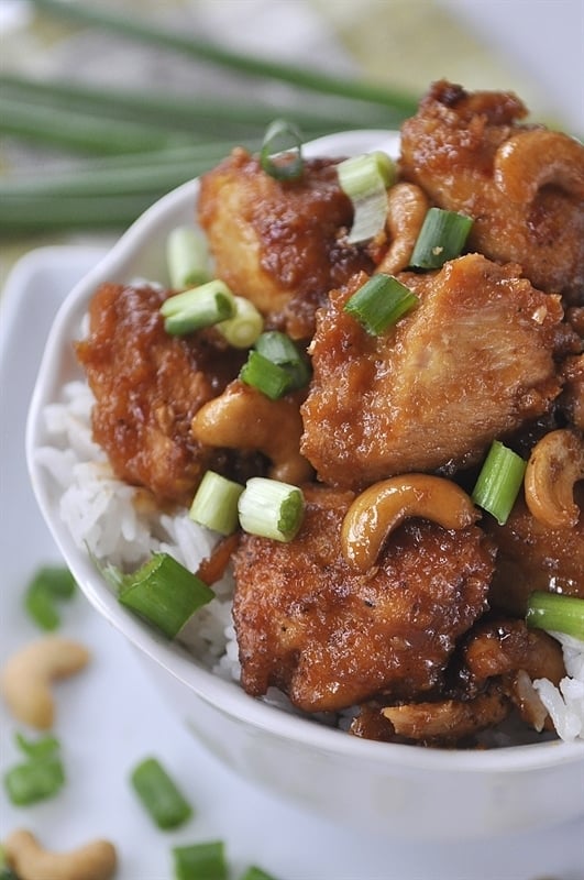 bowl of crockpot cashew chicken