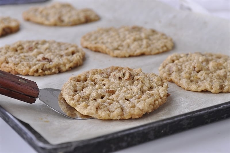 Chewy Oatmeal Cookies