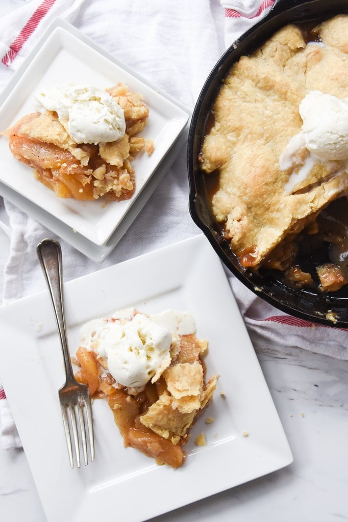 Apple Pie in a Lodge Cast Iron Pie Plate (Unboxing Review) 