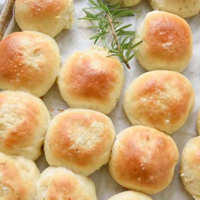 Rosemary Dinner Rolls