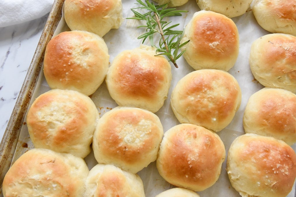 Rosemary Dinner Rolls