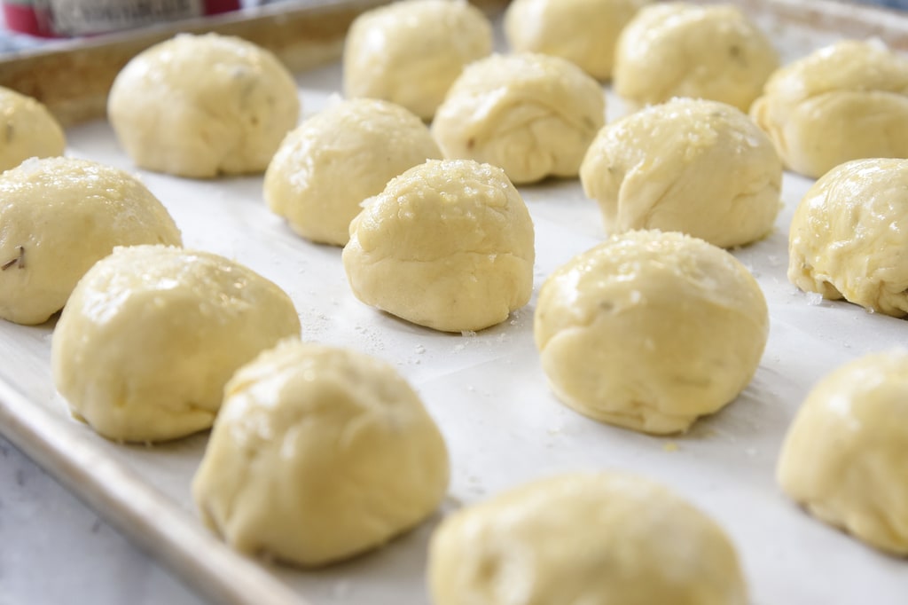 Rosemary Dinner Rolls