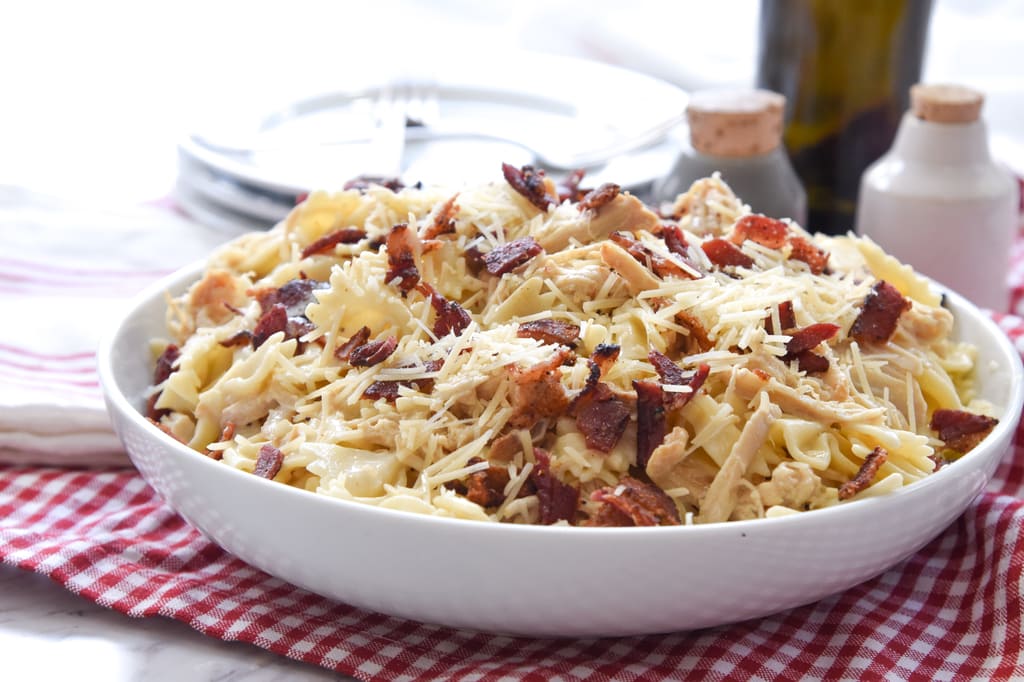 Slow Cooker Garlic Chicken Pasta