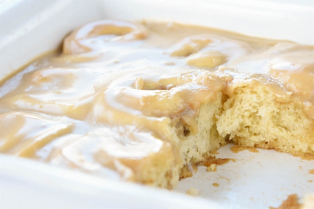 pan of pudding cinnamon rolls