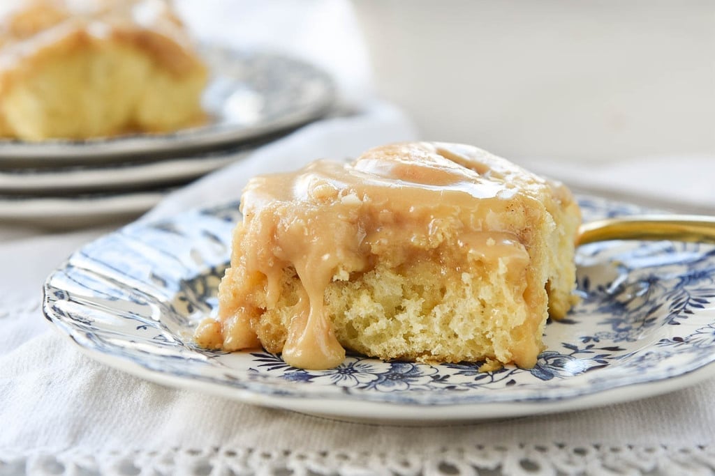 1 Minute Cinnamon Glaze For Cake - Frosting and Fettuccine