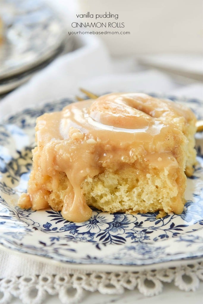 Vanilla Pudding Cinnamon Rolls with Caramel Frosting #cinnamonrolls, #vanillapudding,#breakfast #bread