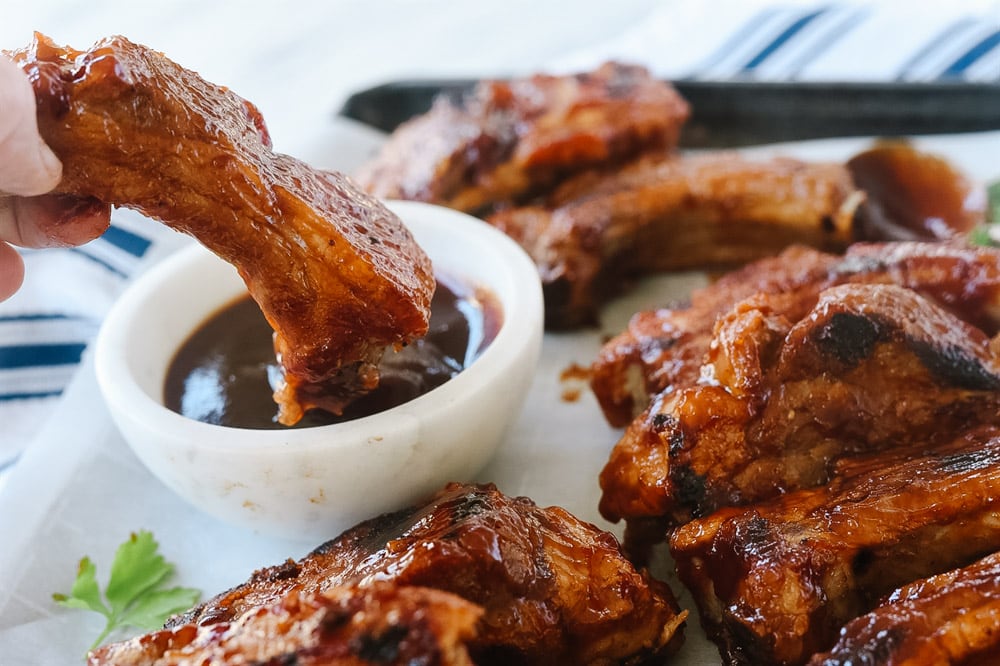 bbq pork ribs dipped in Sauce