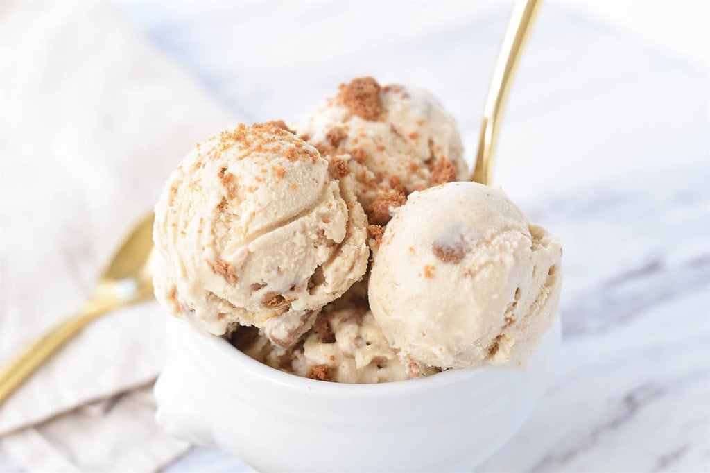 cookie butter ice cream topped with crushed biscoff cookies