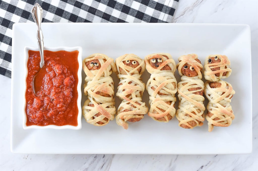 Meatball Mummies halloween appetizer