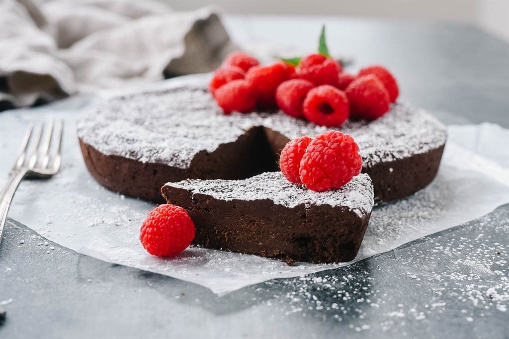 how to make flourless chocolate cake