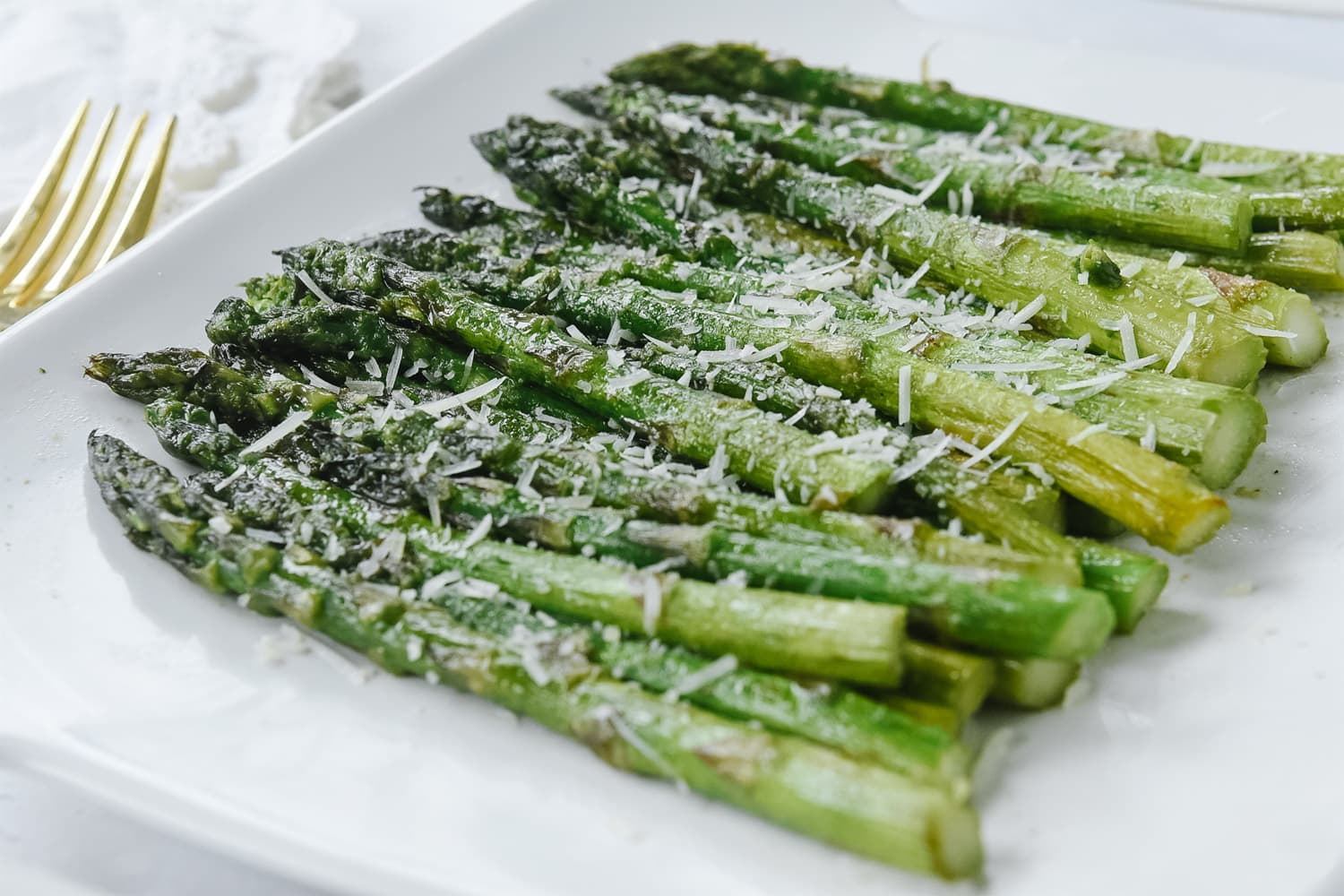 Grilled asparagus on a plate