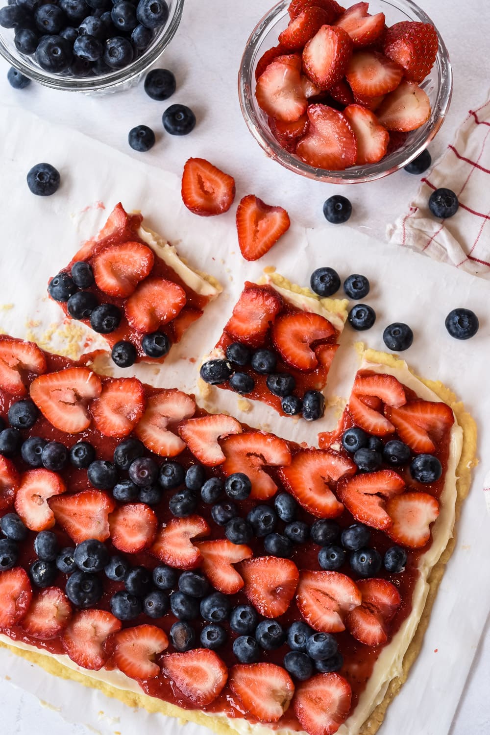 sliced fruit pizza