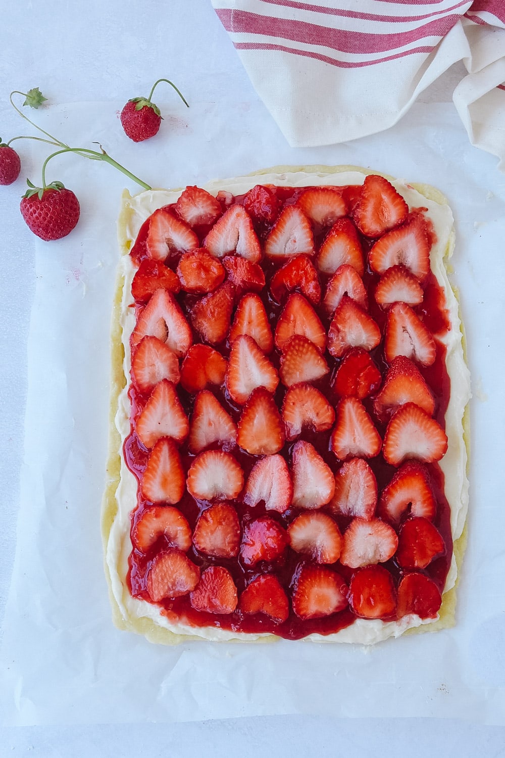 strawberry dessert pizza