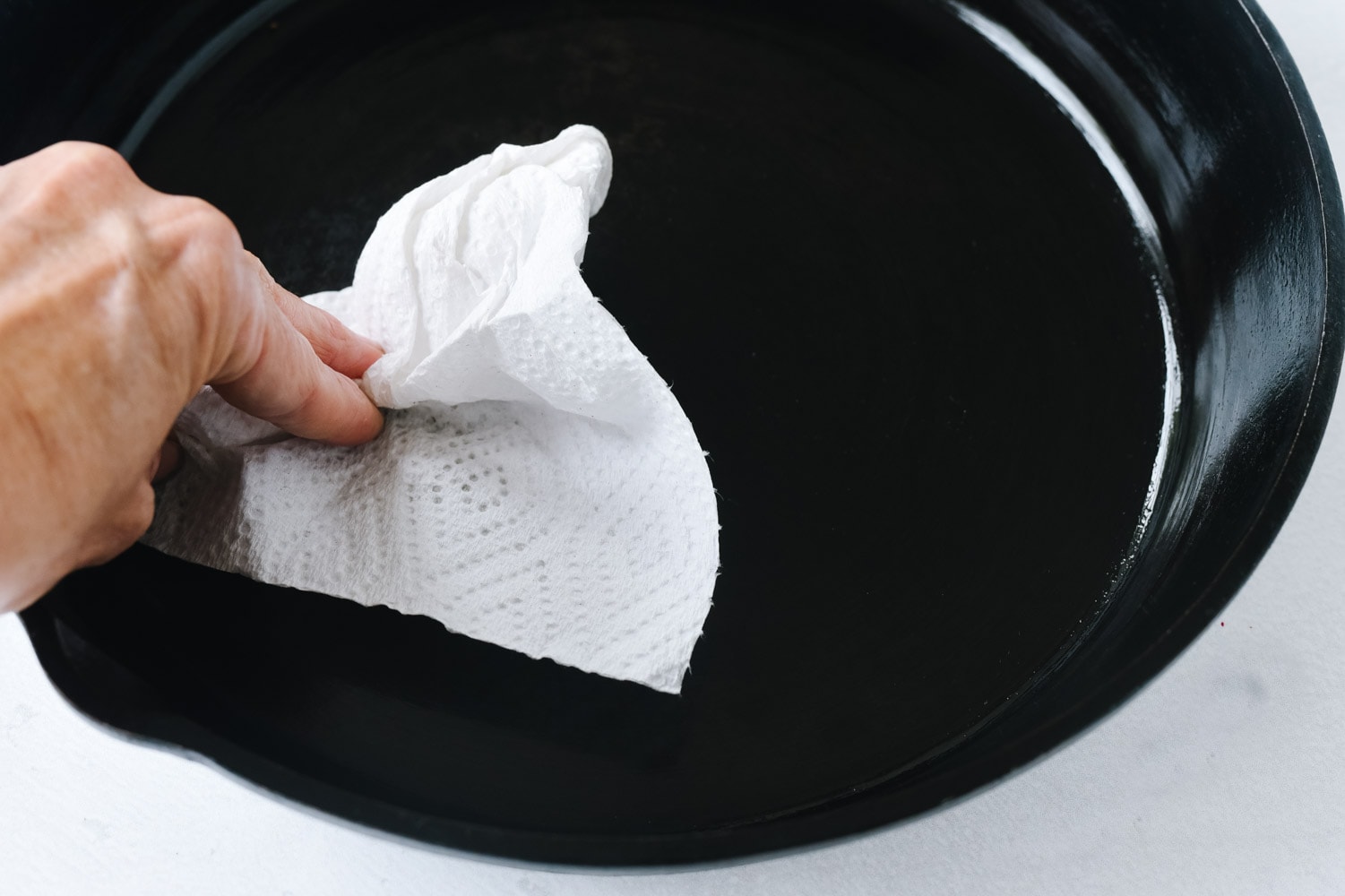 seasoning a cast iron pan