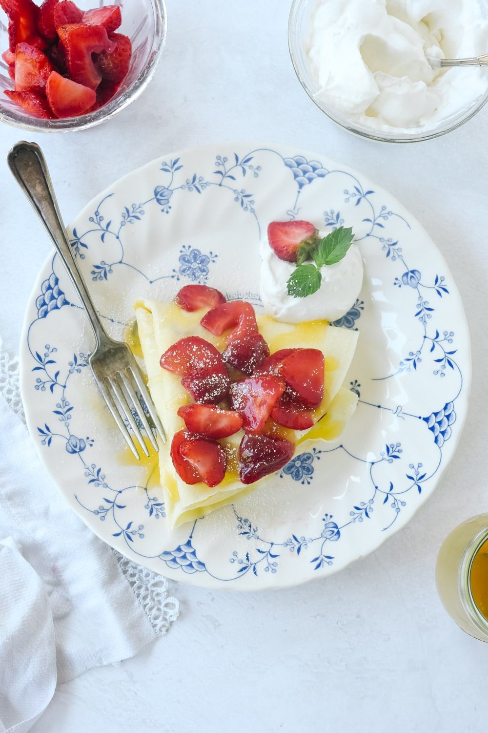 Triangular crepe with berries