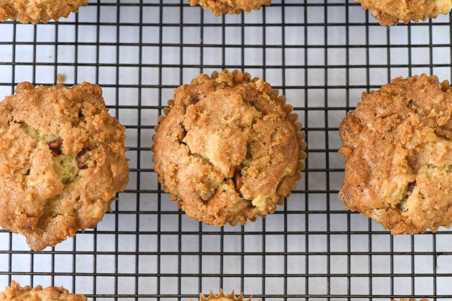 apple muffins with streusel topping